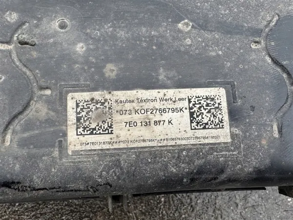 Tanque AdBlue & Bomba OEM 7E0131877K VW Transporter image 3