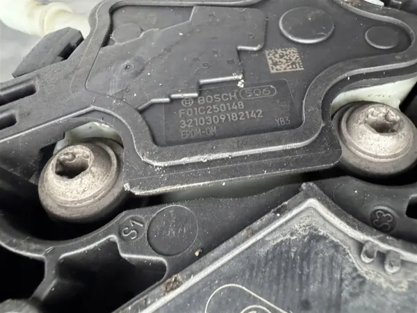 Tanque AdBlue & Bomba OEM 7E0131877K VW Transporter image 9