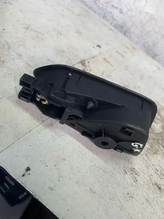 Puxador interior traseiro esquerdo OEM 806714209 image 2