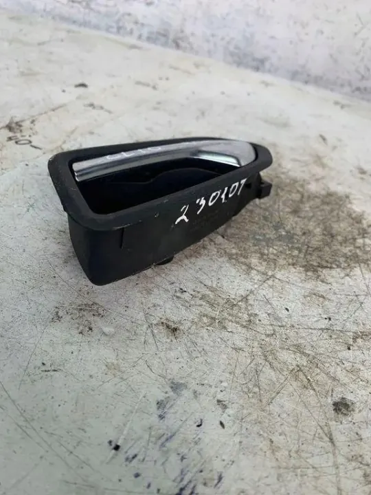 Puxador interior traseiro esquerdo OEM 806714209 image 3