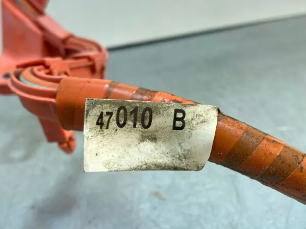 Terminal positivo Toyota Prius OEM 821H247010B image 3