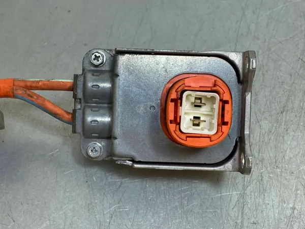 Terminal positivo Toyota Prius OEM 821H247010B image 6