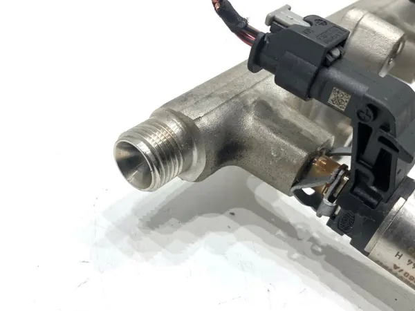 Riel de inyección OEM 05E133320B para Skoda Superb III image 3