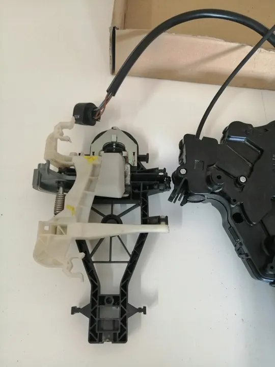 Höger Skjutdörrslås VW T6 15-19 OEM 7E0843654BQ image 3