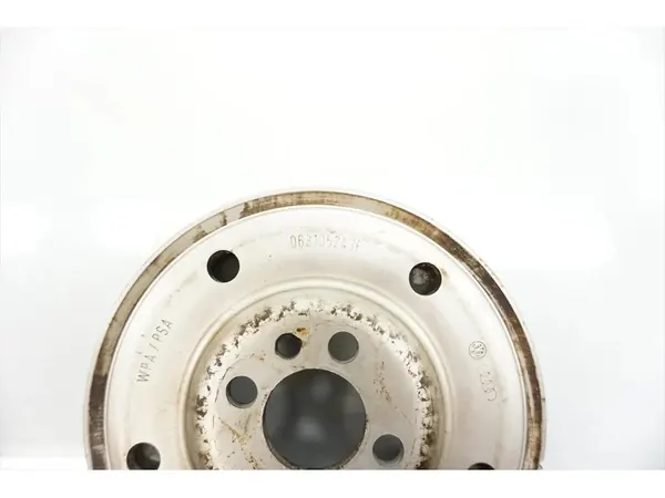 Audi A4 Svänghjul 2.0 Bensin 06B105243F image 4