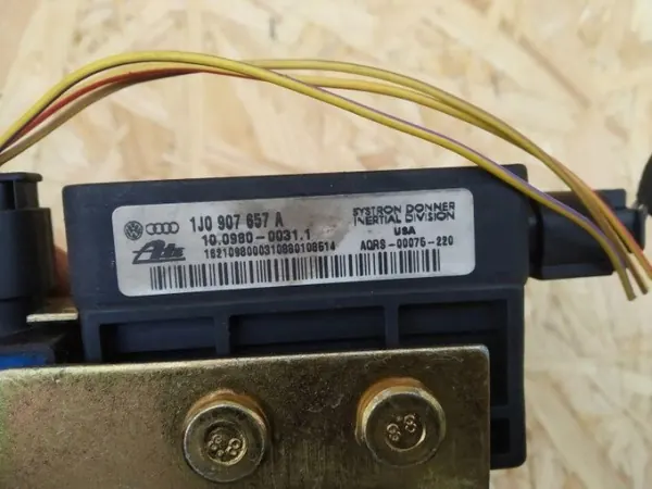 Capteur Module ESP OEM 1J0907657A pour VW Golf IV image 3