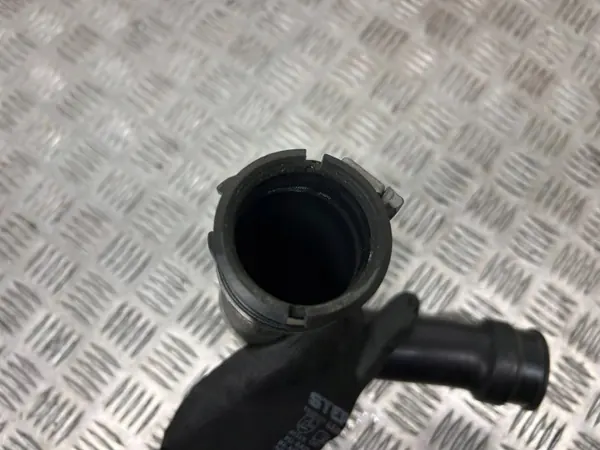 Abrazadera de escape Toyota Mirai OEM 17D8177010 - Usado image 4