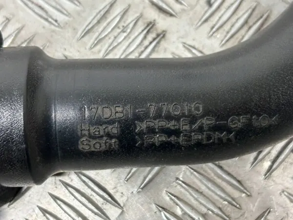 Abrazadera de escape Toyota Mirai OEM 17D8177010 - Usado image 5