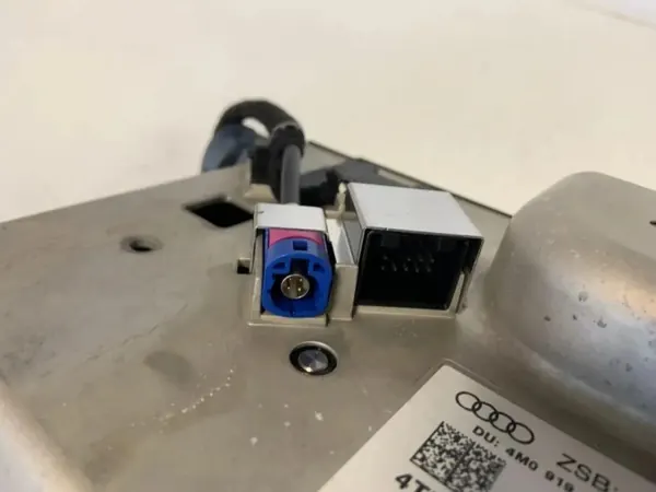 Audi Q7 4M Navigationsbildschirm OEM 4M0857273AGZ5 image 6
