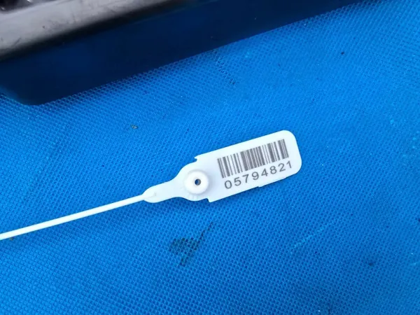 Clip de garniture de seuil gauche BMW OE QUA8820 - Occasion image 4