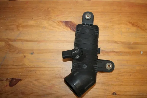 Tubo de aire intercooler BMW 5 F10 F11 N20 520i 528i image 3