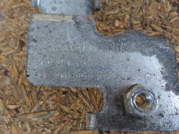 AUDI A3 8V 12-20 Suporte de Buzina Direito 5Q0951223A image 9