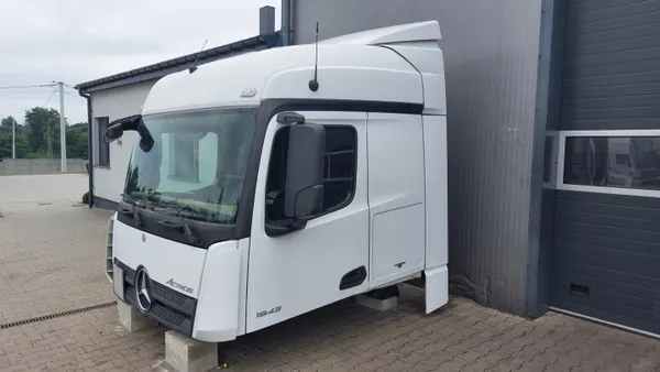 Mercedes Actros MP4 Stream Space Ohjaamokehys OEM A0006000101 image 3
