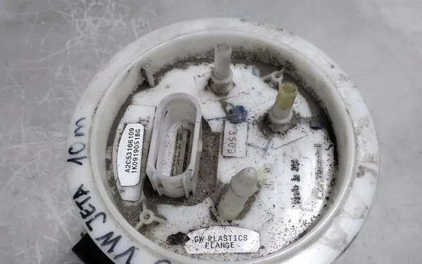 Bomba de combustível Volkswagen Jetta V A2C53166109 image 3