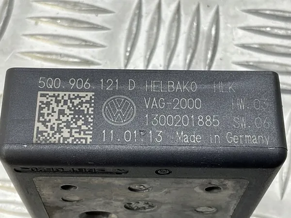 Pumpkontrollmodul Skoda Octavia Mk3 2013 5Q0906121D image 4