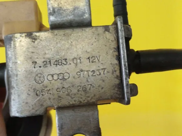 Válvula de Vácuo Volkswagen Golf IV 054906267 image 2