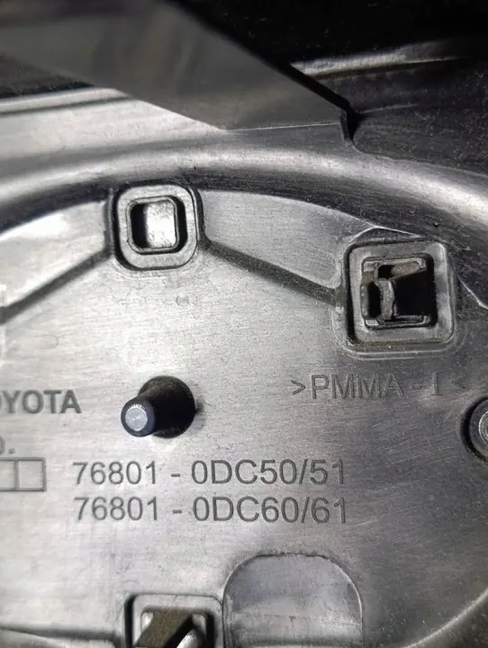 Toyota Yaris IV takakontin koriste OEM 768010DC50 image 7