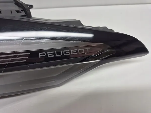 PEUGEOT 408 Lámpara Trasera Derecha LED Original 2022 image 3