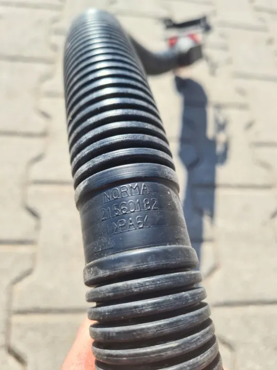 Tube de remplissage d'huile OEM 21560182 Volvo FH4 image 3