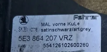 Skoda Octavia IV Framarmstöd OEM 5E3864207 Läder image 4