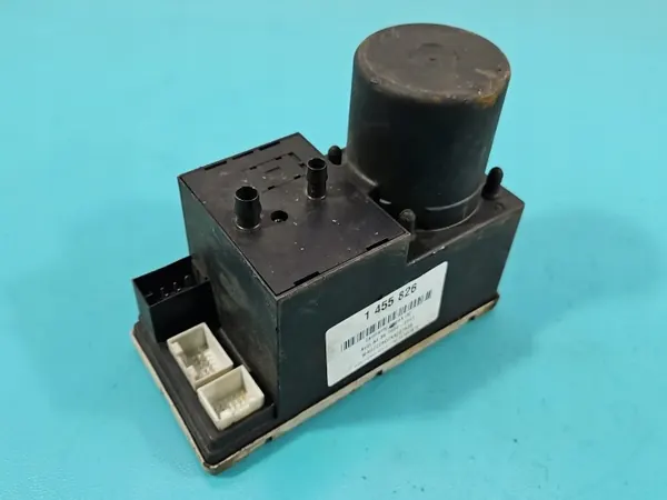 Pompe de verrouillage central OEM 8D0862257C Audi A4 B5 image 2