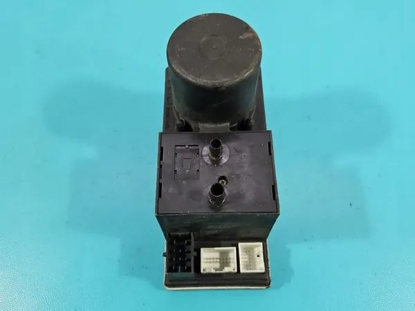 Pompe de verrouillage central OEM 8D0862257C Audi A4 B5 image 4