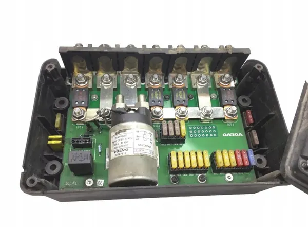 Volvo zekeringkast OEM 22156455 - Gebruikte staat image 4