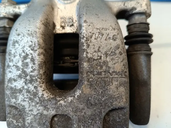 SKODA OCTAVIA III Takaoikea jarrusatula 5Q0615424A image 7