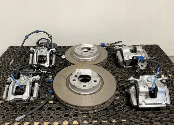 Bremsensatz OEM 6891080 für BMW U11 U25 U10 F70 image 2