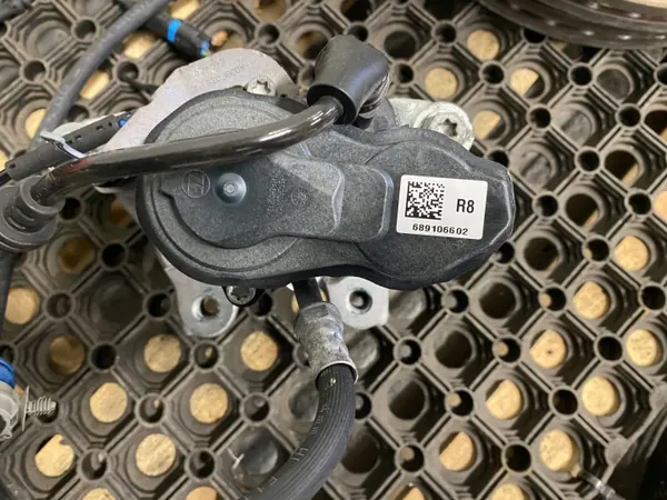 Bremsensatz OEM 6891080 für BMW U11 U25 U10 F70 image 10