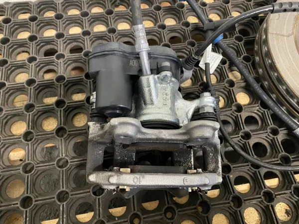 Bremsensatz OEM 6891080 für BMW U11 U25 U10 F70 image 8