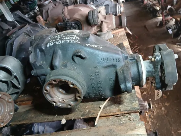 BMW E87 E90 318d 120d Bakdifferential 3.07 OEM image 2