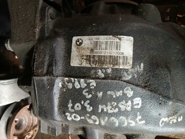 BMW E87 E90 318d 120d Bakdifferential 3.07 OEM image 3