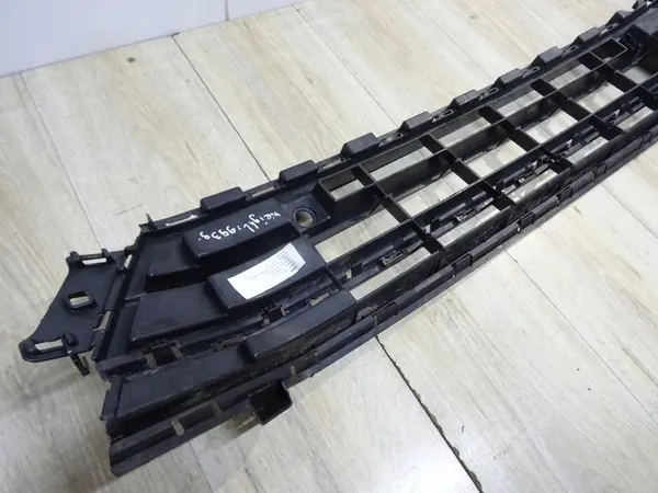 Griglia paraurti VW Jetta Anteriore 5CU853677B image 8