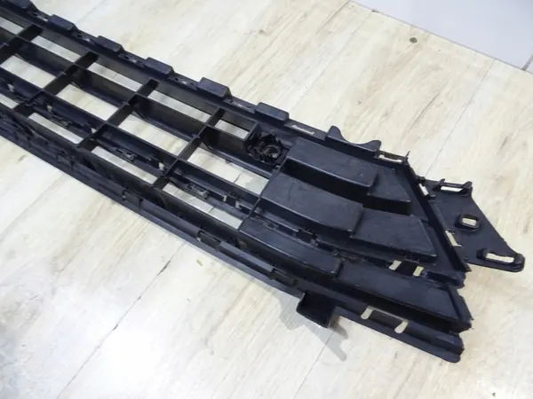 Griglia paraurti VW Jetta Anteriore 5CU853677B image 9