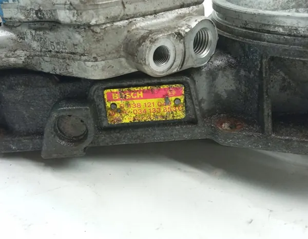 Fuel Distributor Audi 100 C3 2.3 034133353C image 2