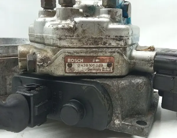 Fuel Distributor Audi 100 C3 2.3 034133353C image 6