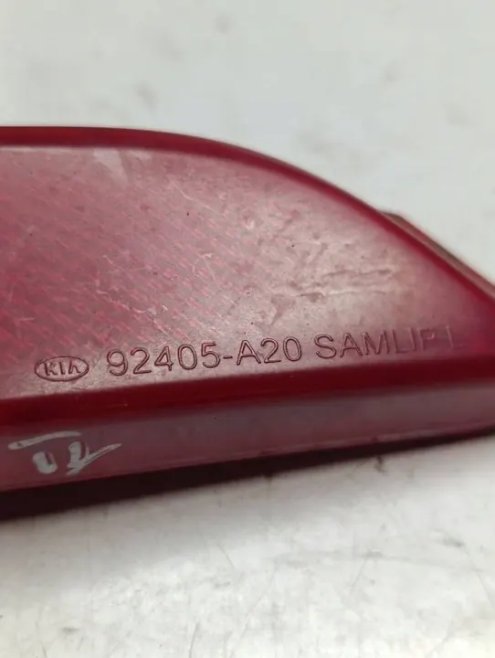 Reflector parachoques trasero izquierdo KIA Ceed II HB 12-18 OEM 92405-A20 image 3