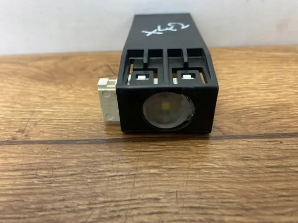 Lampe de boîte à gants Cadillac CTS III OEM 2382601PINYA image 2