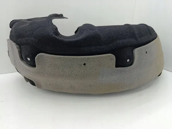 Toyota Verso oikea takapyöränkaari OEM 65637-0F020 image 3