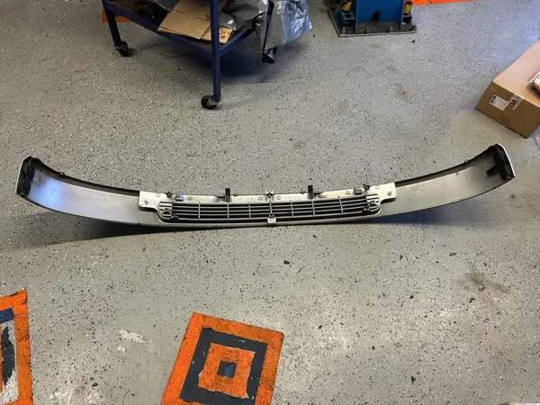 VOLKSWAGEN T4 LIFT MULTIVAN GRILL 7D0853654 image 3