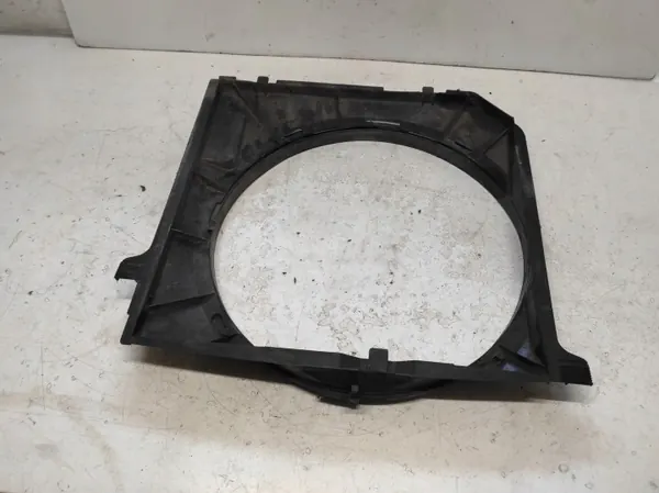 Mercedes W124 Fläktkåpa OEM 1245000755 - Begagnad image 3