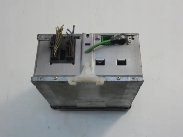 Ford Fiesta MK4 Tehdasradio OEM 96AP-18K876-BC image 3