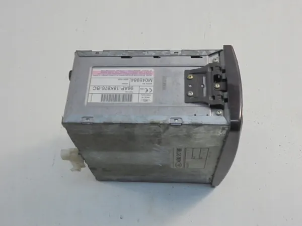 Ford Fiesta MK4 Tehdasradio OEM 96AP-18K876-BC image 4