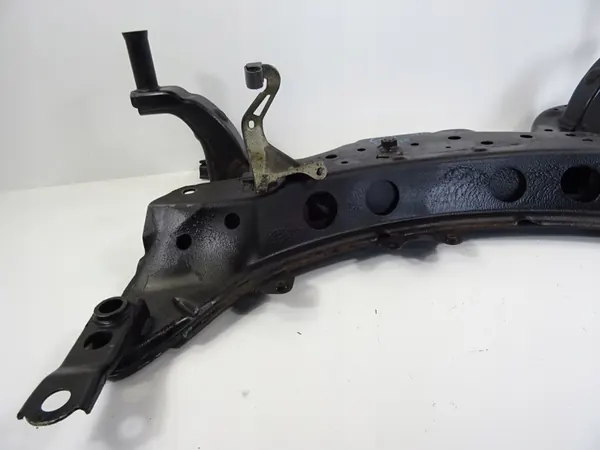 TOYOTA C-HR 1.8 HYBRID Support Moteur image 8