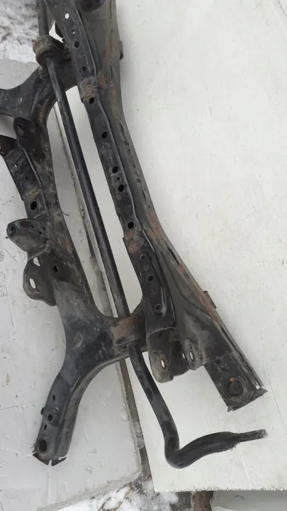 Toyota Corolla E21 Taka-akselipalkki OEM Sanki Tył image 3