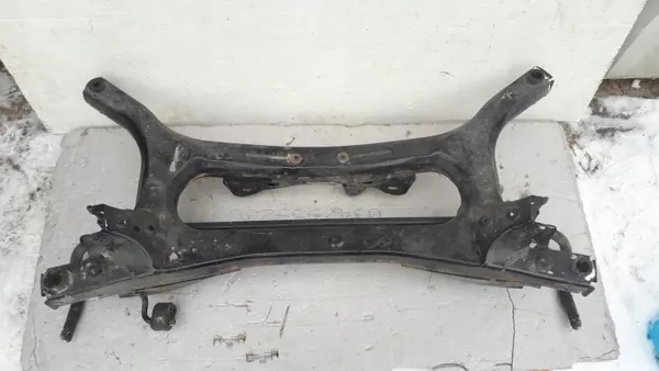 Toyota Corolla E21 Taka-akselipalkki OEM Sanki Tył image 4