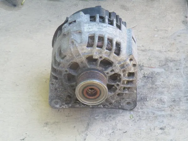 Renault Trafic Master Alternator 125A OEM 7711134316 image 3