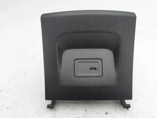 Mercedes-Benz EQA 2022 Taka-USB-portti OEM A2478207802 image 2