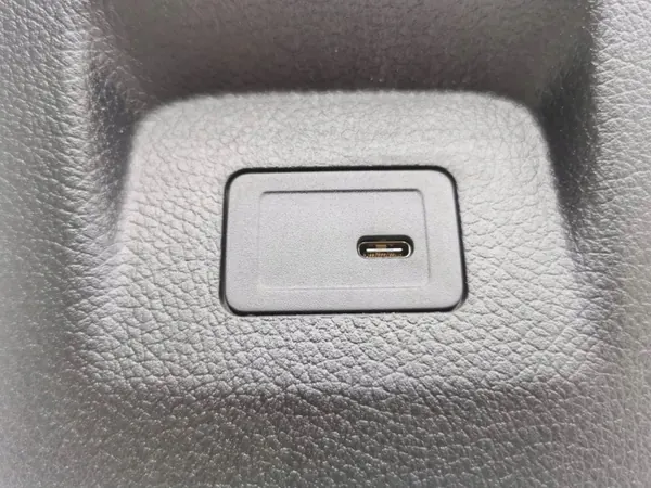 Mercedes-Benz EQA 2022 Taka-USB-portti OEM A2478207802 image 10